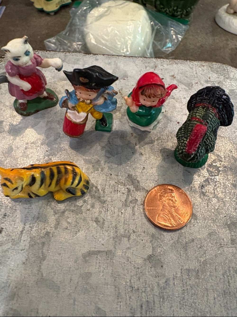 Vintage Miniature Fèves / Porcelain Figurines - Assorted Colors